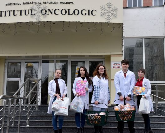 Acțiune de caritate realizată de mediciniști în ajun de Crăciun